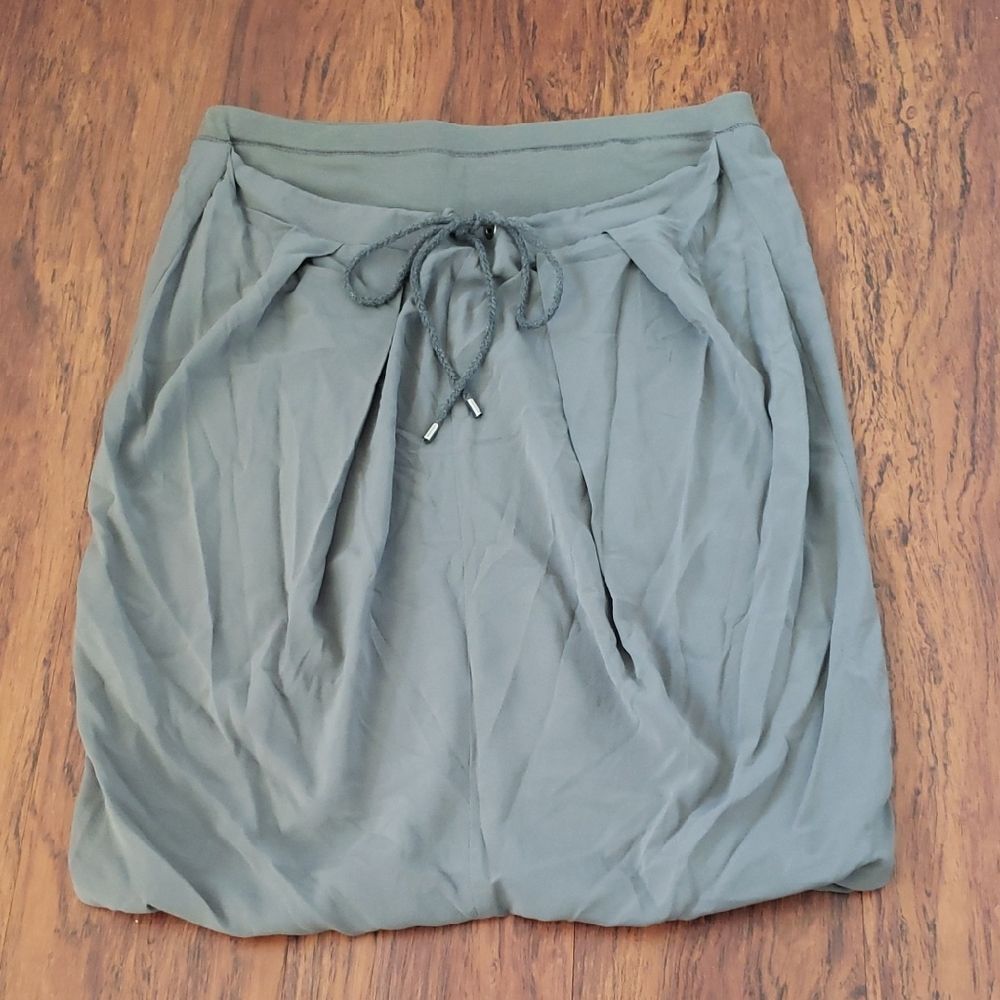 Brunello Cucinelli Gray Silk Preppy Feminine Mini Skirt Size 4 Preppy Designer